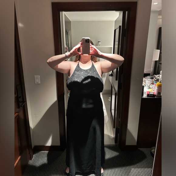 Halter evening gown - Picture 3 of 5